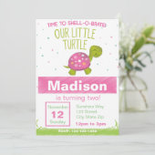 Pink Chalkboard Turtle Birthday Invitation Kaart (Staand voorkant)