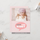Pink Chevron Vous Aime Papa | carte Fête des pères (Devant/Arrière en situation)
