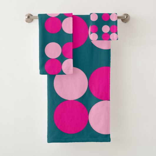 Pink Circles on Green Towel Bad Handdoek (Insitu)