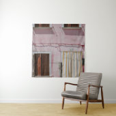 PINK CONCRETE HUIS MET DRIE VENSTERS EN ÉÉN DOO WANDKLEED (In situ)