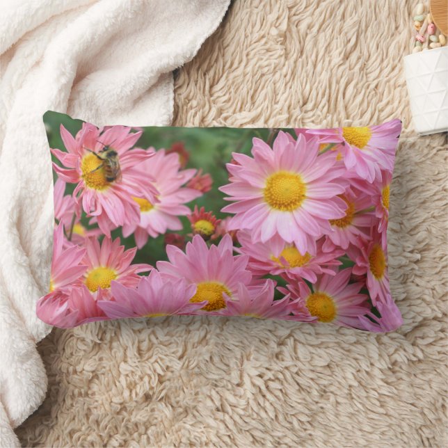 Pink Daisy Flowers And Bumble Bee   Kussen (Deken)