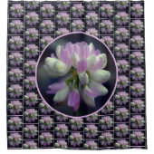 Pink en White Flower Close Up Pattern Douchegordijn (Voorkant)