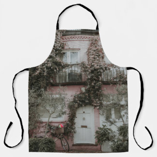 PINK EN WITTE HUIS, BEDEKT MET PLANT A SCHORT