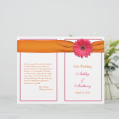 Pink Gerbera Daisy Oranje Ribbon Wedding Programme (Staand voorkant)