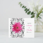 Pink Gerbera Daisy Wedding RSVP Reageer Briefkaart (Staand voorkant)