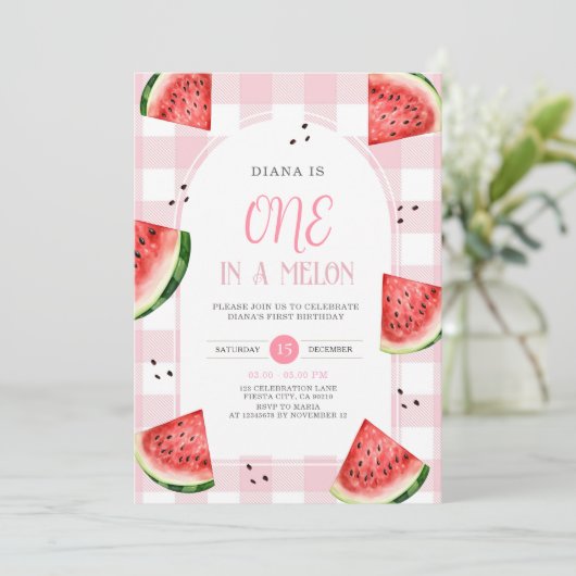 Pink Gingham Watermelon First Birthday Invitation (Debout devant)