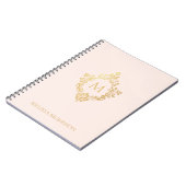 Pink Gold Crest Monogram en Naam Elegant Notitieboek (Linkerzijde)