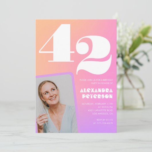Pink Gradient 42e invitation anniversaire Retro Ph (Debout devant)