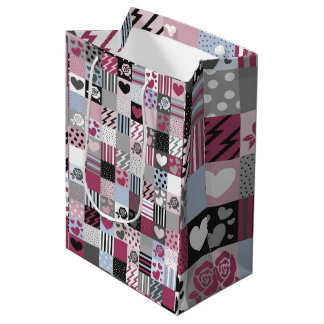 Pink & Gray Patchwork Hearts Medium Cadeauzakje