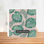 Pink & Green Palm Feuille Motif & nom<br><div class="desc">Le Tropical Pink & Green Palm Feuille motif est un design dynamique et animé qui intègre des éléments de la nature et une esthétique tropicale. La motif présente des feuilles de palmiers luxuriants dans les tons rose et vert, créant un contraste saisissant et une apparence globale attrayante.Globalement, le motif Feuille...</div>