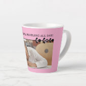 Pink Introvert Mème Latte Mug (Angle droit)