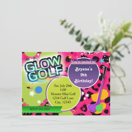 Pink Leopard Glow Golf Fête Invitations (Debout devant)