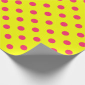 Pink On Yellow Polka Dots Pattern Design  Cadeaupapier (Hoek)