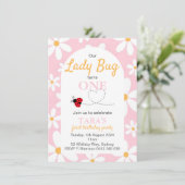 Pink Pastel Daisy Lady Bug Anniversaire Invitation (Debout devant)