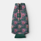 Pink Peacock Feathers en Monogram op Deep Green Flesjeskoeler (Achterkant)