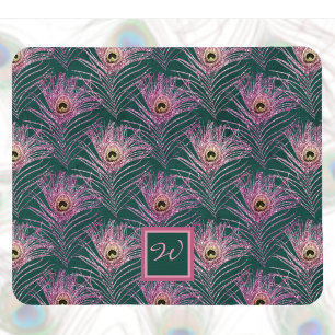 Pink Peacock Feathers en Monogram op Deep Green Muismat