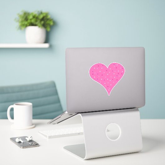 Pink Polka Dot Heart Sticker (Laptop op bureau)