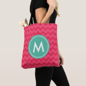 Pink Preppy Chevron Monogram Personaliseren Tote Bag (Dichtbij)