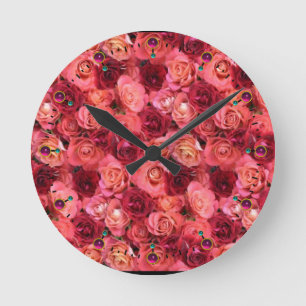 PINK RED ROSE FIELD RONDE KLOK