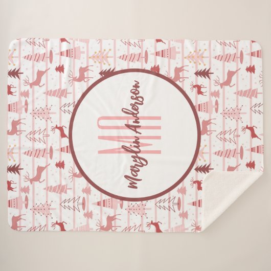 PINK REINDEER & CHRISTMAS TREES CUSTOM MONOGRAM SHERPA DEKEN (Voorkant (horizontaal))