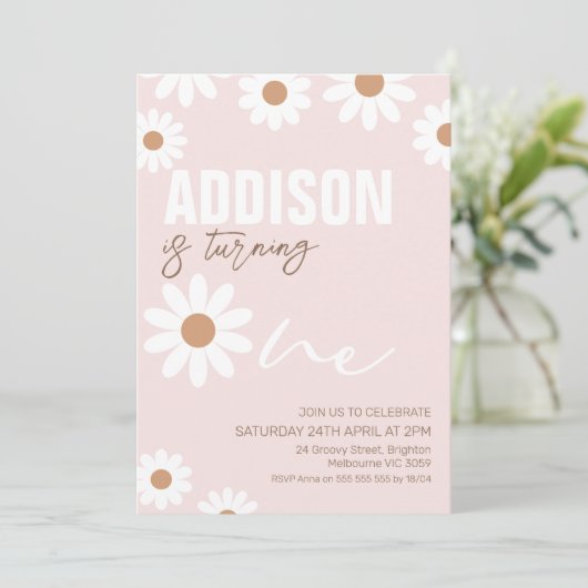 Pink Retro Girls Daisy 1er anniversaire Invitation (Debout devant)