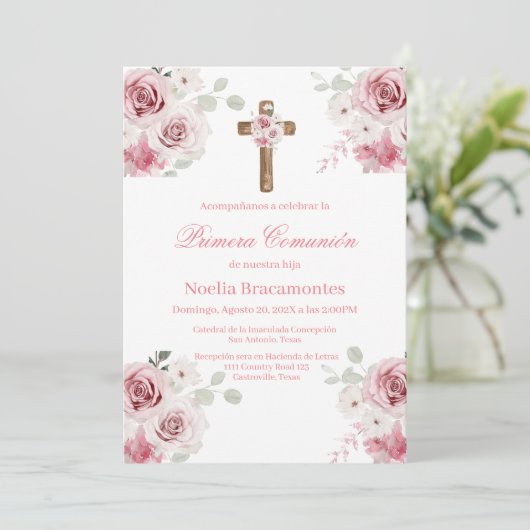 Pink rose first communion invitation in spanish  (Debout devant)
