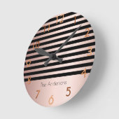 Pink rose gold strips black monogram ronde klok (Hoek)
