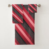 Pink-Ruby Stripe Print Bad Handdoek (Insitu)