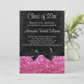 Pink Sparkle look Black Bow Graduation Invitation (Debout devant)
