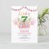 Pink St Patrick Lucky Seven Birthday Invitation (Debout devant)