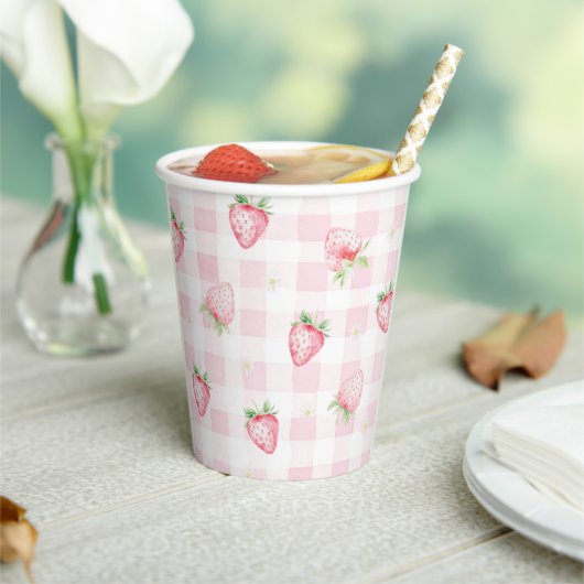 Pink Strawberries Gingham Berry 1st 2nd Birthday Papieren Bekers (Insitu)