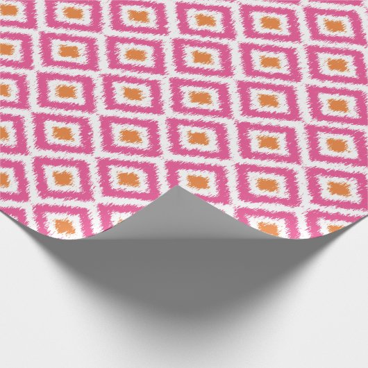 Pink Tangerine Diamonds Ikat Pattern Cadeaupapier (Hoek)