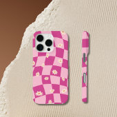 Pink Wavy Checkerboard Daisy iPhone 15 16 coque