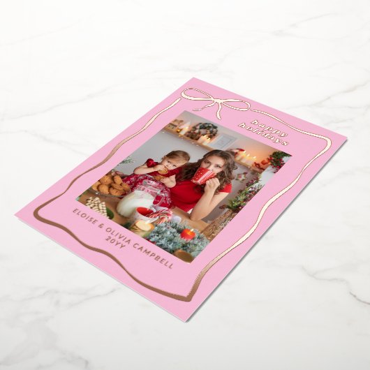 Pink Whimsical Handdrawn Bow Frame Photo Folie Feestdagenkaart (Gedraaid)