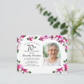 Pink White Floral 70th Birthday Uitnodiging Briefkaart (Staand voorkant)