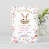 Pink Wildflower Bunny Birthday Invitation (Debout devant)