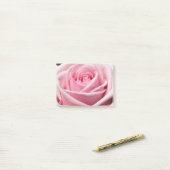 Pinkie Light Rosey Post-it® Notes (Op bureau)
