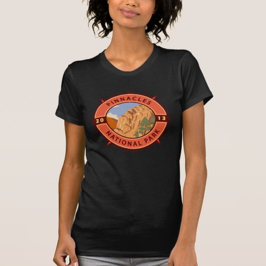 Pinnacles National Park Retro Compass Embleem T-shirt (Voorkant)