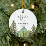 Pins de montagne Mariage Ornement Cadeau<br><div class="desc">Cadeau ornemental Mariage des pins de montagne Personnalisé avec votre nom,  événement et année!</div>