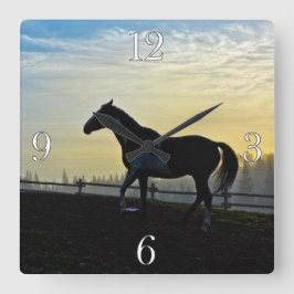 Pinto in Barnyard bij Sunrise Vierkante Klok