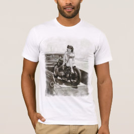 PINUGMEISJE OP MOTORCYCLUS. T-SHIRT