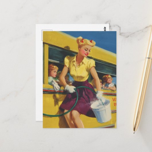 Pinup Retro Woman Washing a School Bus Briefkaart (Voorkant / Achterkant in situ)