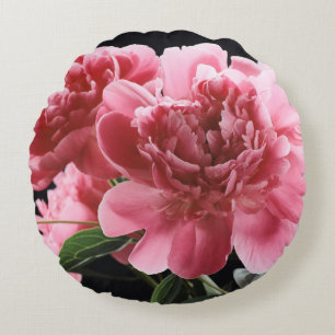 Pioen boeket close-up: roze rood rond kussen