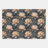 Pionies enveloppant du papier (Devant 3)