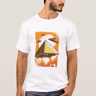 Piramide UFO's in de woestijn T-shirt