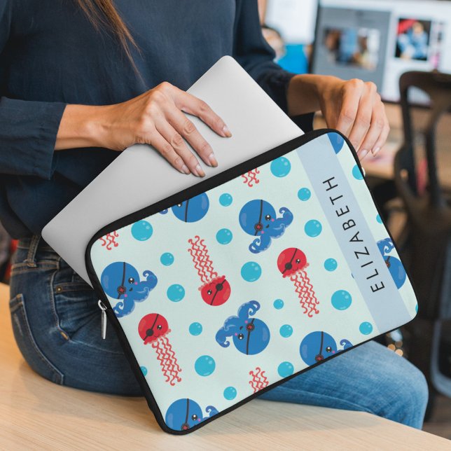 Pirate Octopus, Pirate Jellyfish, Zee, Jouw naam Laptop Sleeve (Creator heeft geüpload)