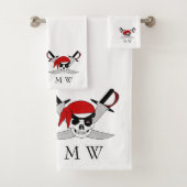 Pirate Skull And Swords Design Monogrammed (En situation)