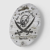 Pirate Skull Warning on Weathered Wood Grote Klok (Hoek)