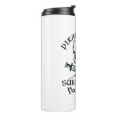 Pirate verpleegster geeft je boek over thermosbeker (Gedraaid links)