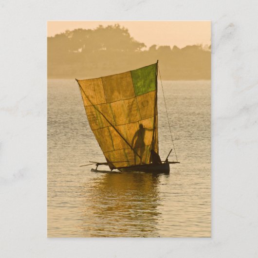 Piroguier Vezo Briefkaart (Voorkant)